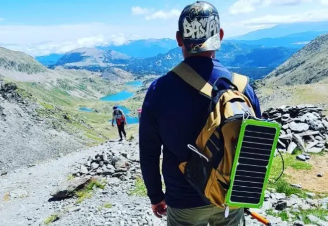 Guide d'achat : quel panneau solaire choisir pour la randonnée ?