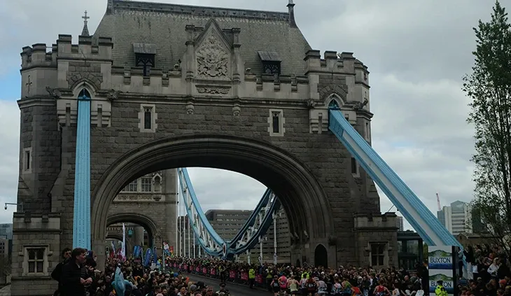 Record du monde du marathon : Sabastian Sawe première homme sous les deux heures (1h59'30")