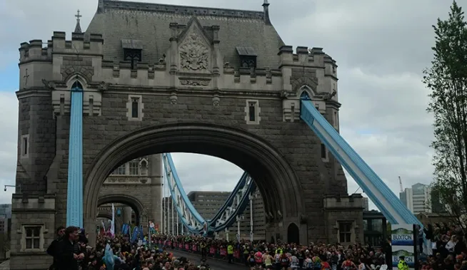 Record du monde du marathon : Sabastian Sawe première homme sous les deux heures (1h59'30")