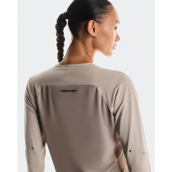 ON - T-SHIRT PERFORMANCE MANCHES LONGUES FEMME